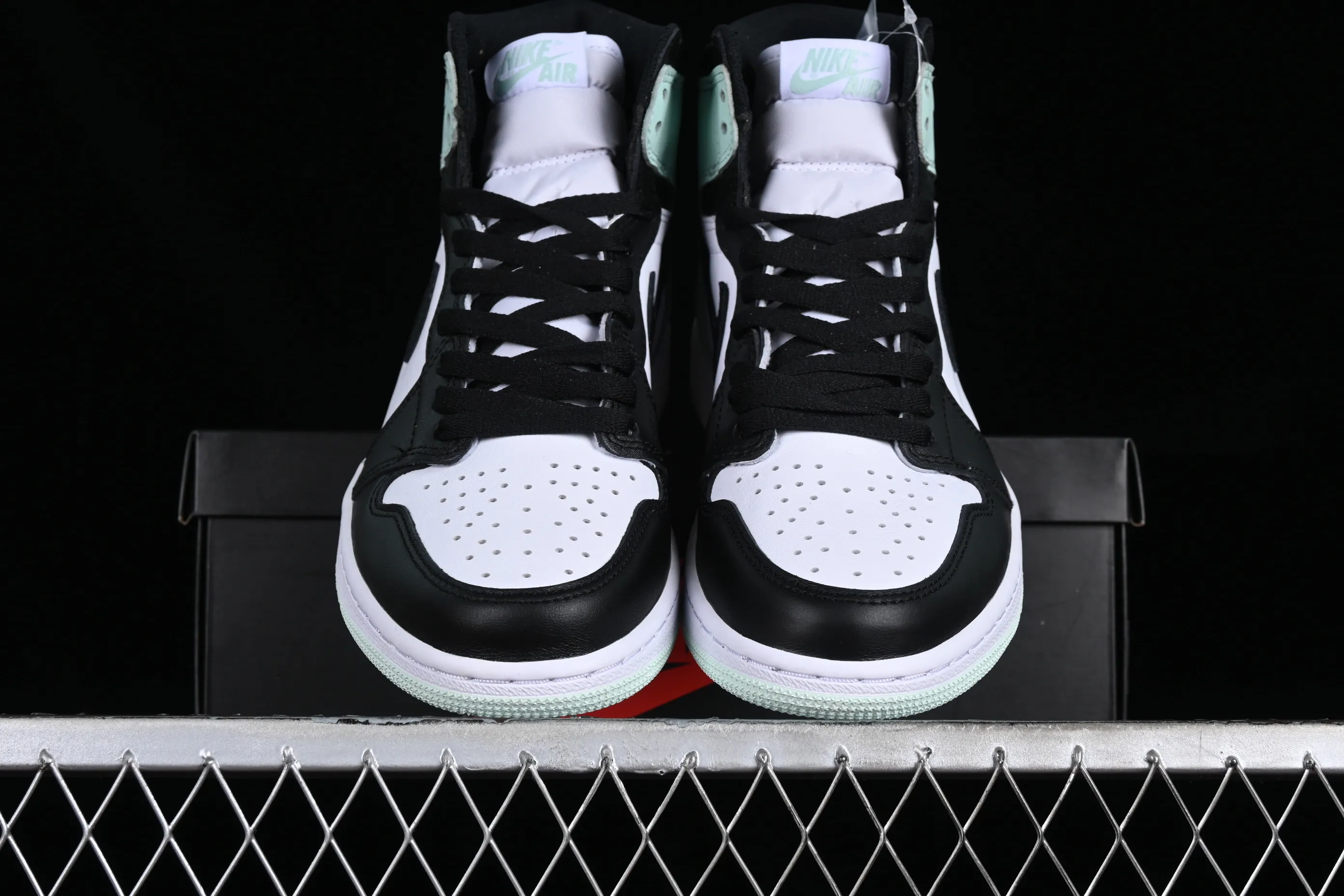 All categories Air Jordan Jordan series basketball shoes Air Jordan 1 High GX foreign trade version Air Jordan 1 Retro High OG "lgloo" AJ1 Joe 1 mint green 861428-100